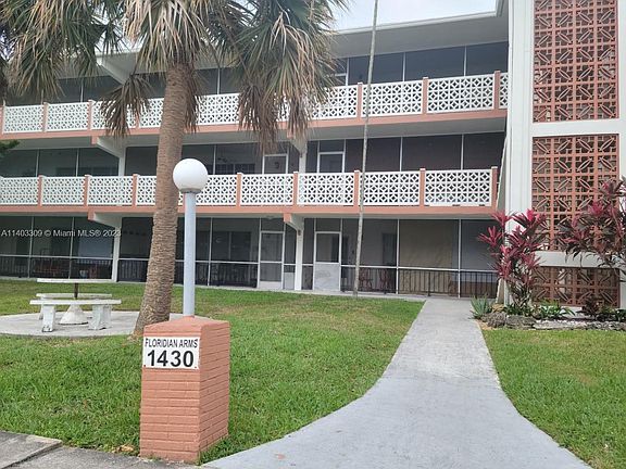 2nd image of 1430 NE 170th St APT 221