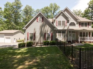 8 Crans Mill Rd, Pine Bush, NY 12566