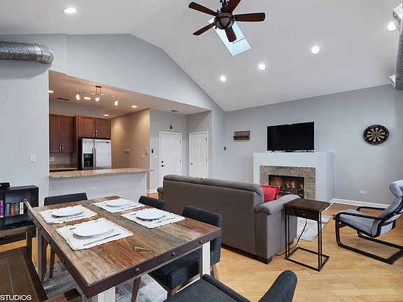 4th image of 1836 W Belmont Ave APT 4