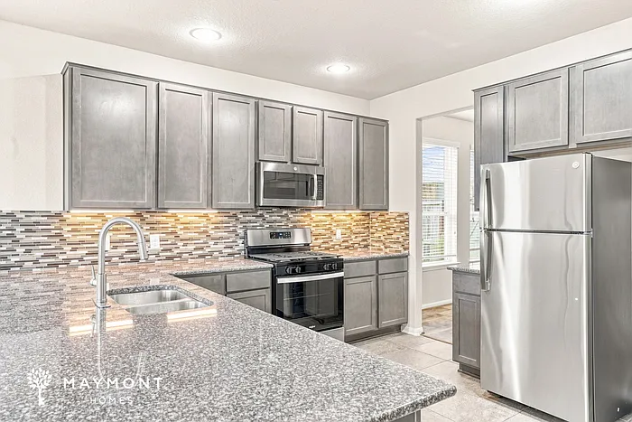 4 bed, 3.5 bath, 2305 sqft, $2,795 — Photo 4