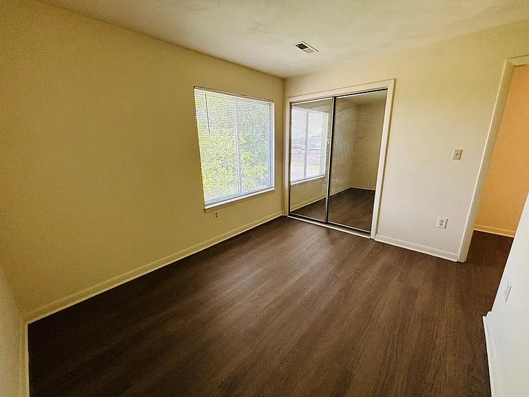 824 Cascade Ct — Photo 17