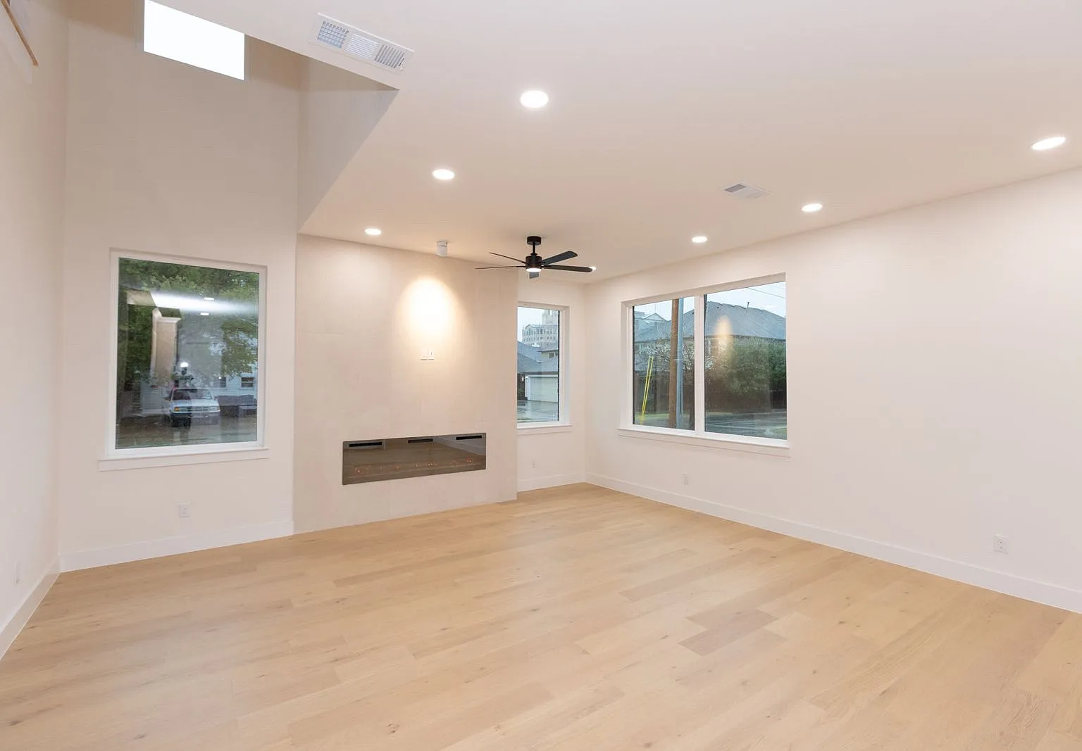 3 bed, 2823 sqft, $5,000 — Photo 3