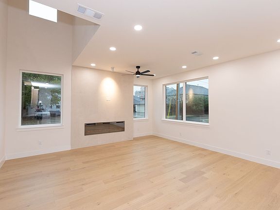 3rd image of 2350 Douglas Ave #4237