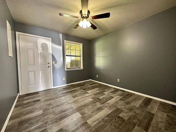 3rd image of 1406 S Commerce Ave APT B