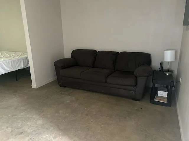 204 Barnett Cir — Photo 6