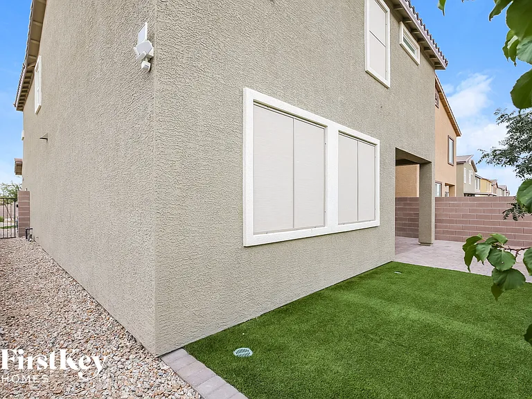 7373 Dazzle Point St — Photo 15