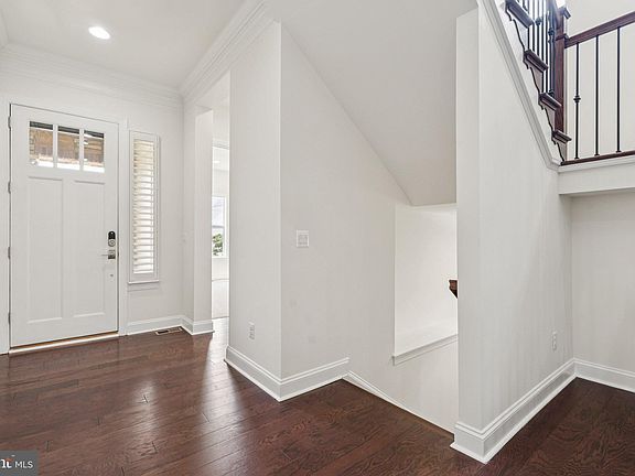 2nd image of 114 Cloak Ln