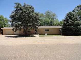 909 2nd St, Farwell, TX 79325