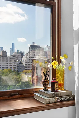 Sold by Compass | media 10