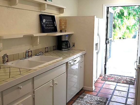2nd image of 5429 Avenida Del Mare