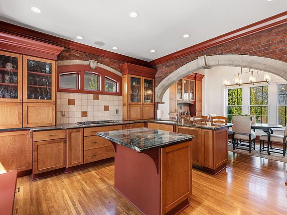 3rd image of 3318 N Lake DRIVE #4