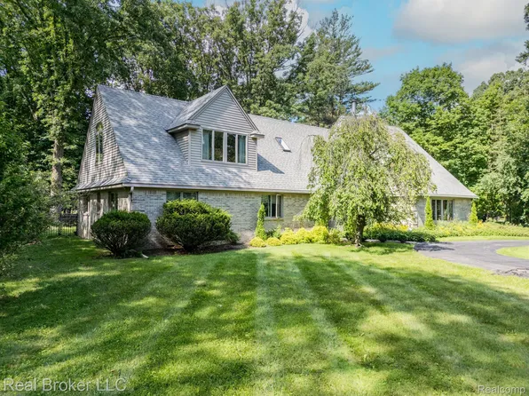 21794 Hampton St, Beverly Hills, MI 48025