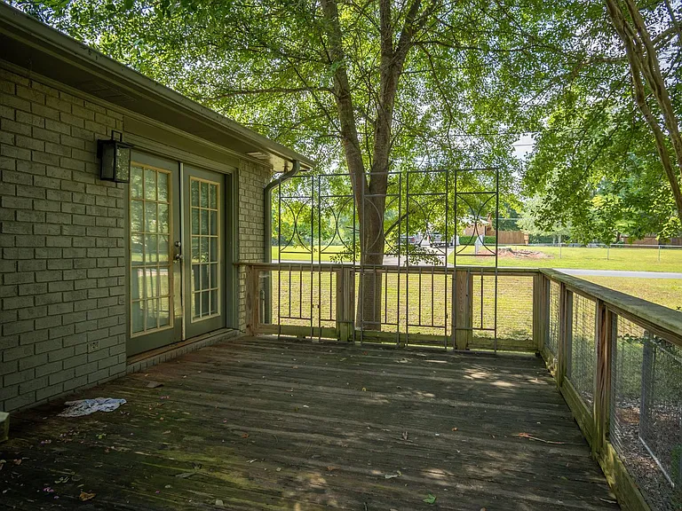 1030 Carriage Hill Rd — Photo 8