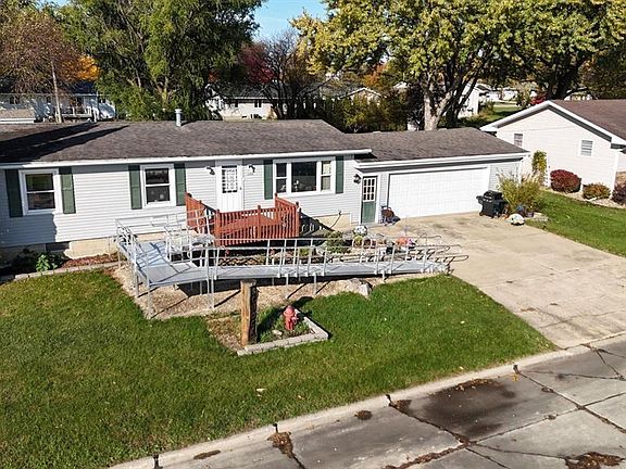 2nd image of 1106 2nd St SE