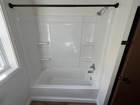 4th image of 329 Walter Ct