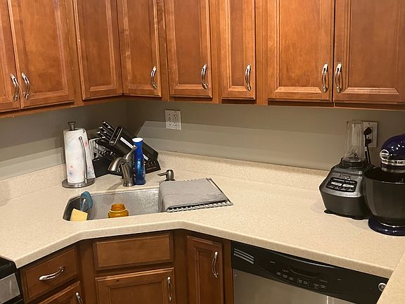 4th image of 510 W Fullerton Pkwy APT 208