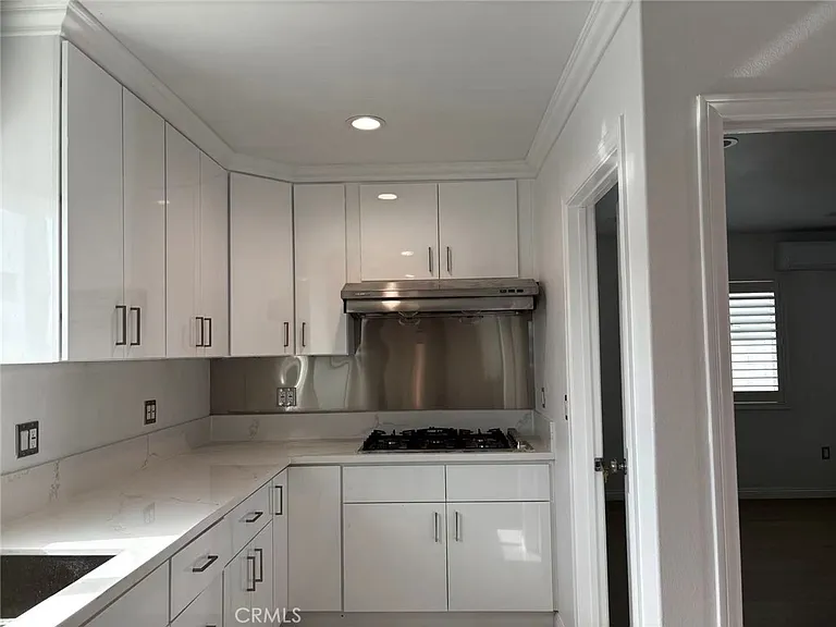 11209 Emery St — Photo 3