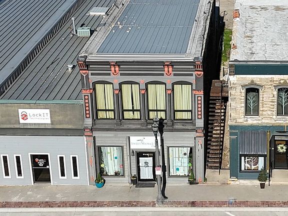 4th image of 204 S Mill St
