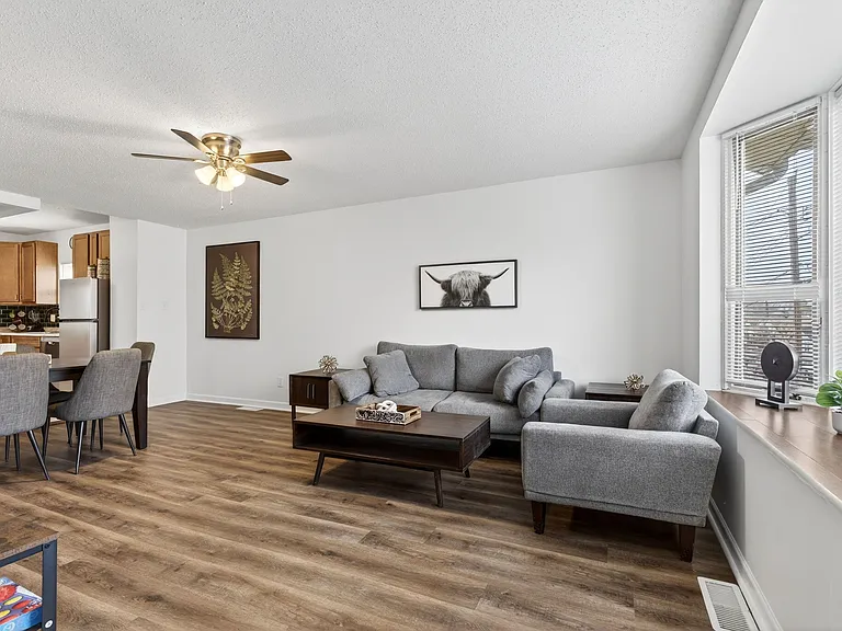 138 W Loretta Ave — Photo 8