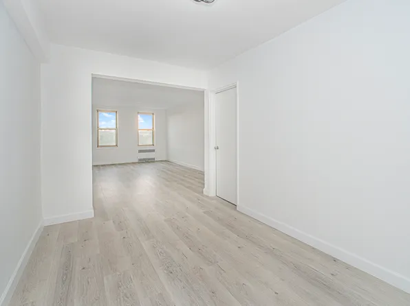 221 Mcdonald Avenue image 7 of 13