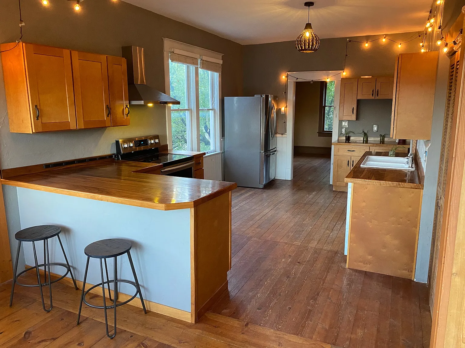 3 bed, 2040 sqft, $2,500 — Photo 3