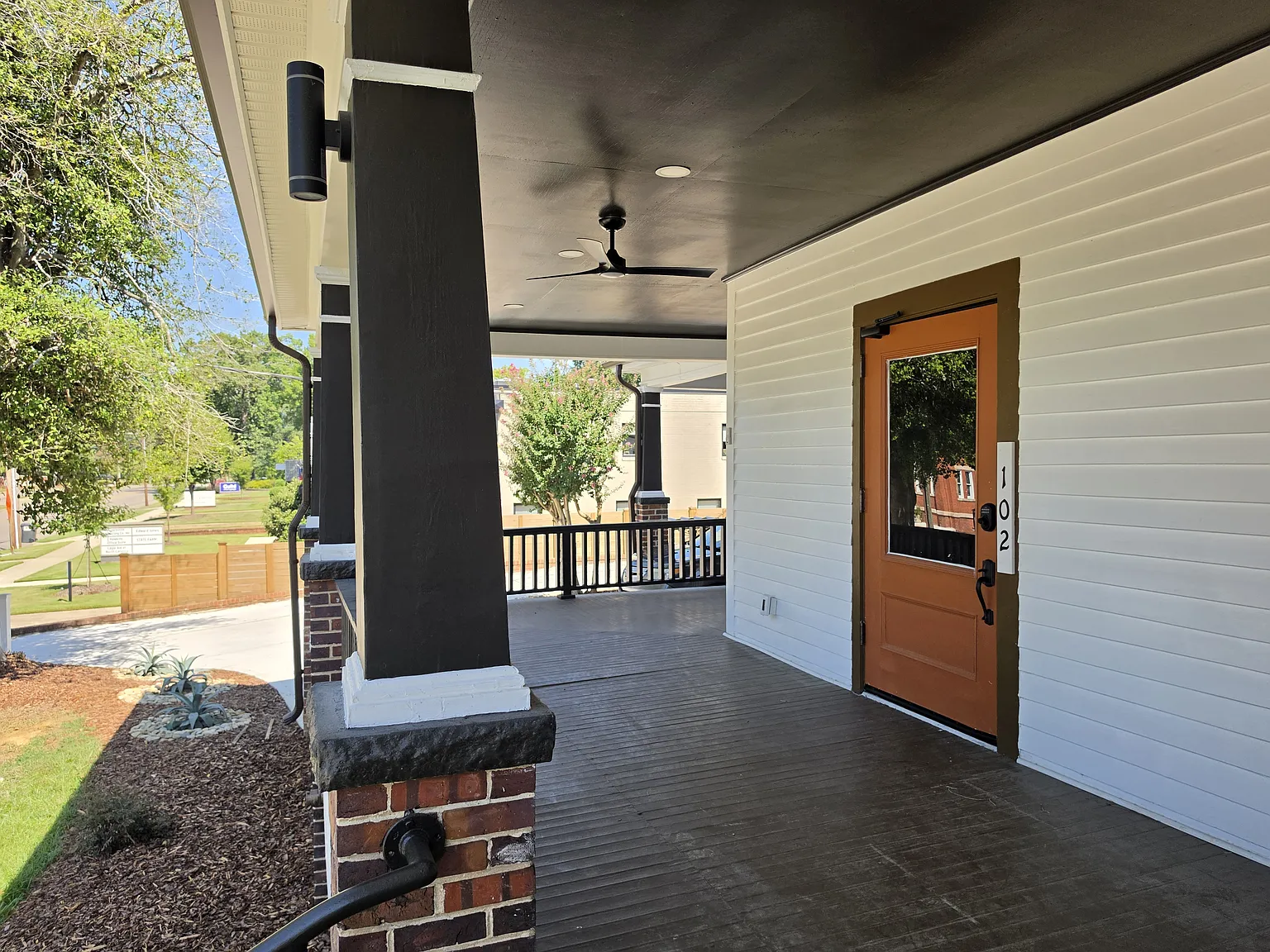 3 bed, 1082 sqft, $1,825 — Photo 2