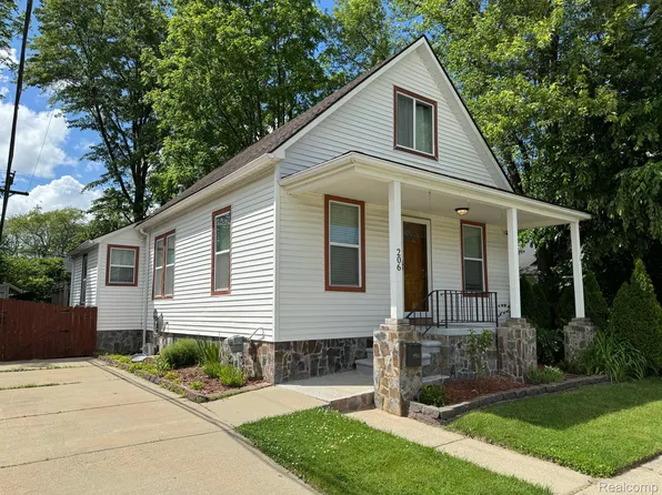 206 South Ave, Mount Clemens, MI 48043