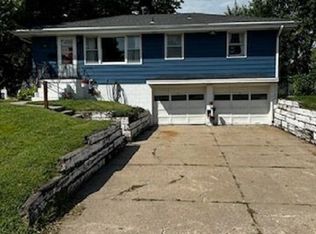 104 E 7th St, Papillion, NE 68046