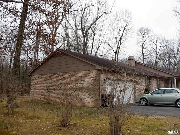 2nd image of 9 White Oak Ln