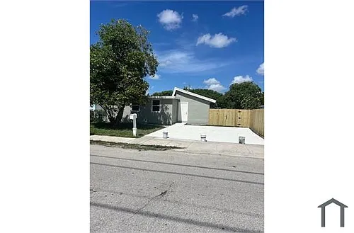 310 NW 4th Ave Photo 1