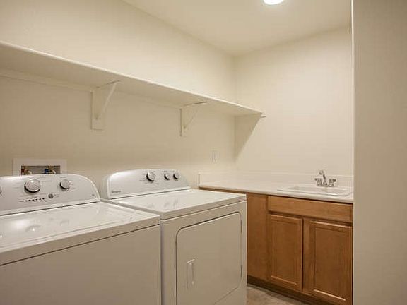 2nd image of 1377 Lee Pl