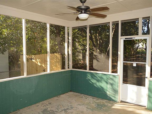 3rd image of 918 Blue Springs Dr