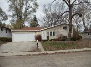 1726 Queens Ct, Carpentersville, IL 60110
