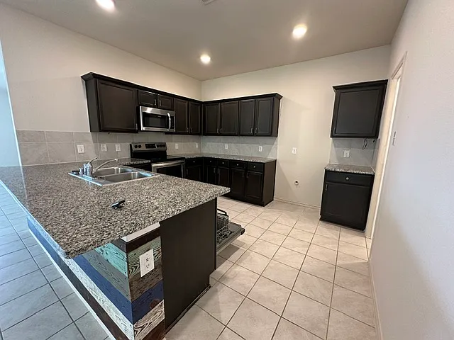 1202 Meadow Wood Ct — Photo 11
