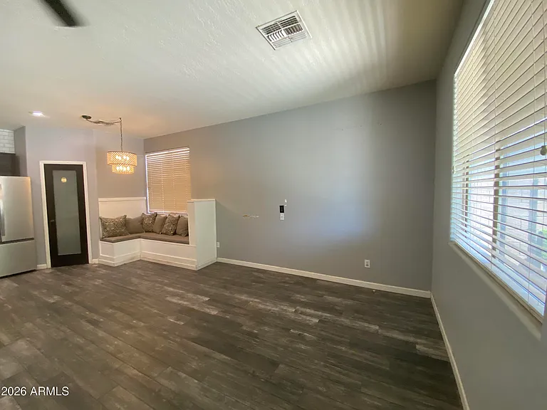 7721 S 68th Dr — Photo 2