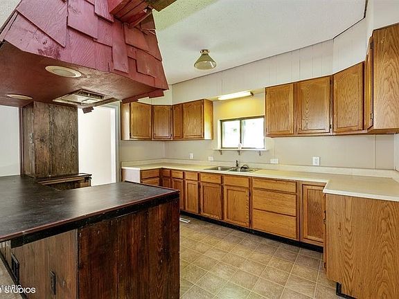 5th image of 216 Queens Dr