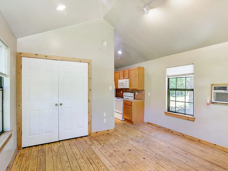 10521 Tanyard Rd #SM — Photo 3