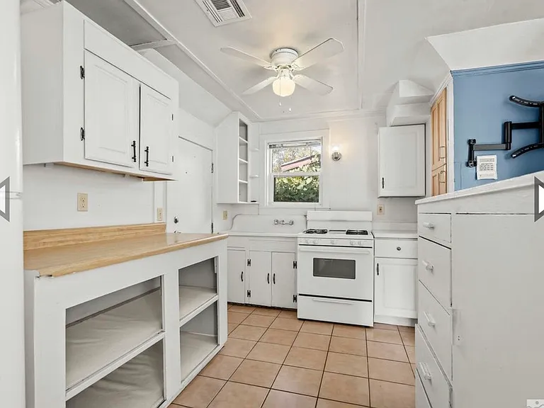 1052 Washington St #2 — Photo 6