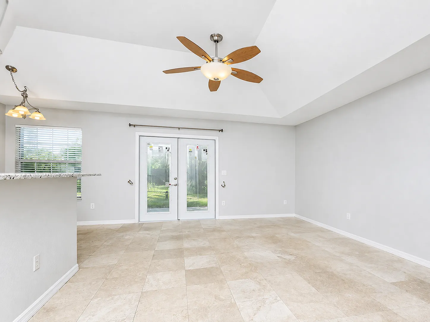 3 bed, 1350 sqft, $2,200 — Photo 4