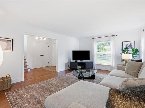 5th image of 6018 W 85th Ter