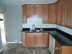 5th image of 27940 Maplewood St