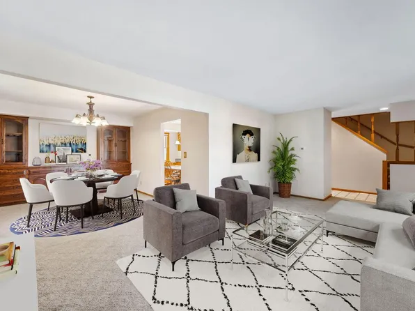 W61N934 Crescent DRIVE, Cedarburg, WI 53012