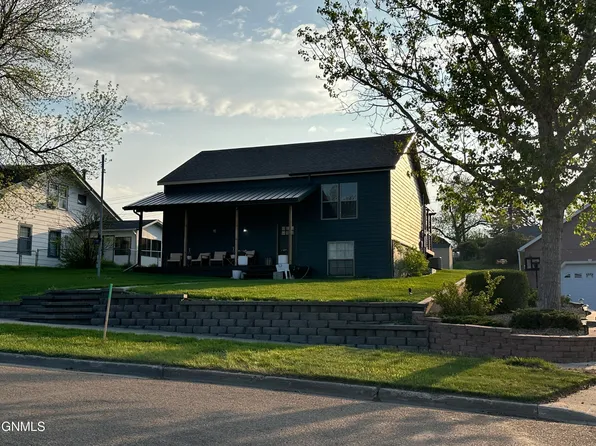 113 3rd St SW, Watford City, ND 58854