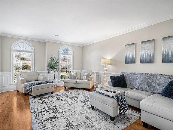 5th image of 30 Lenihan Ln