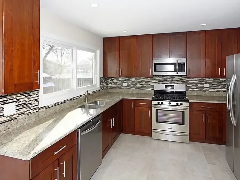 1939 Woodside Ln — Photo 1