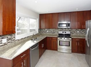 1939 Woodside Ln, Glendale Heights, IL 60139