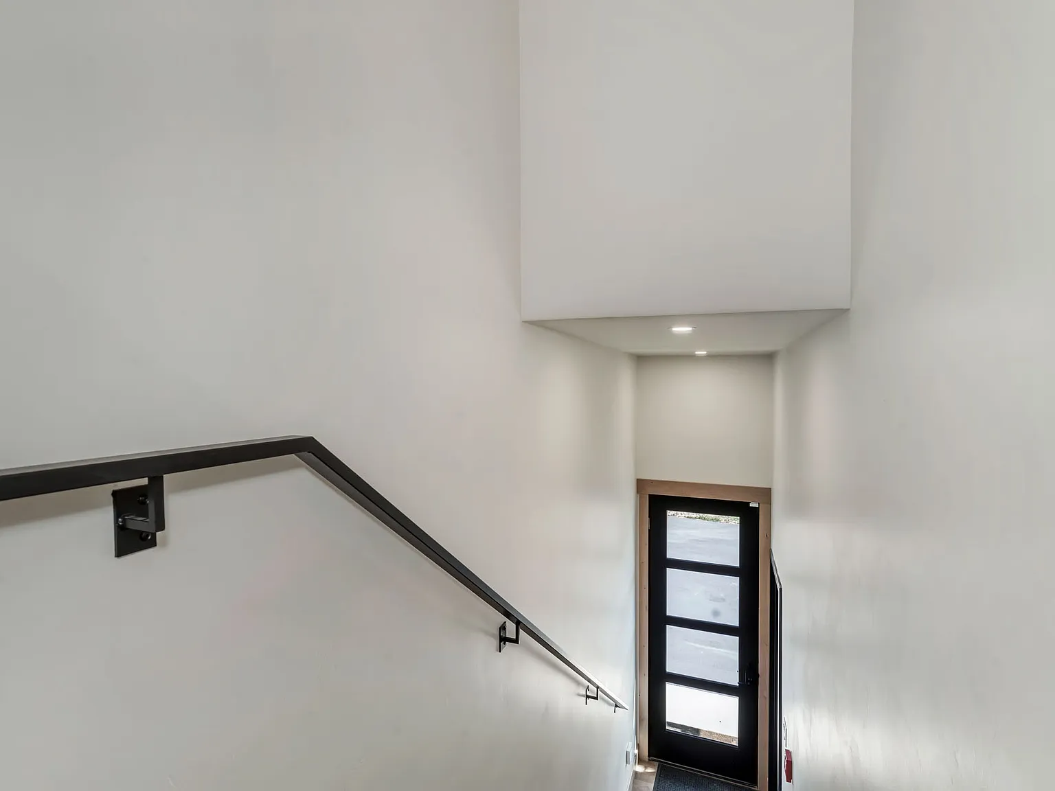 2 bed, 2545 sqft, $7,000 — Photo 2