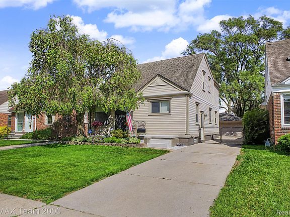 3rd image of 3363 Raymond Ave