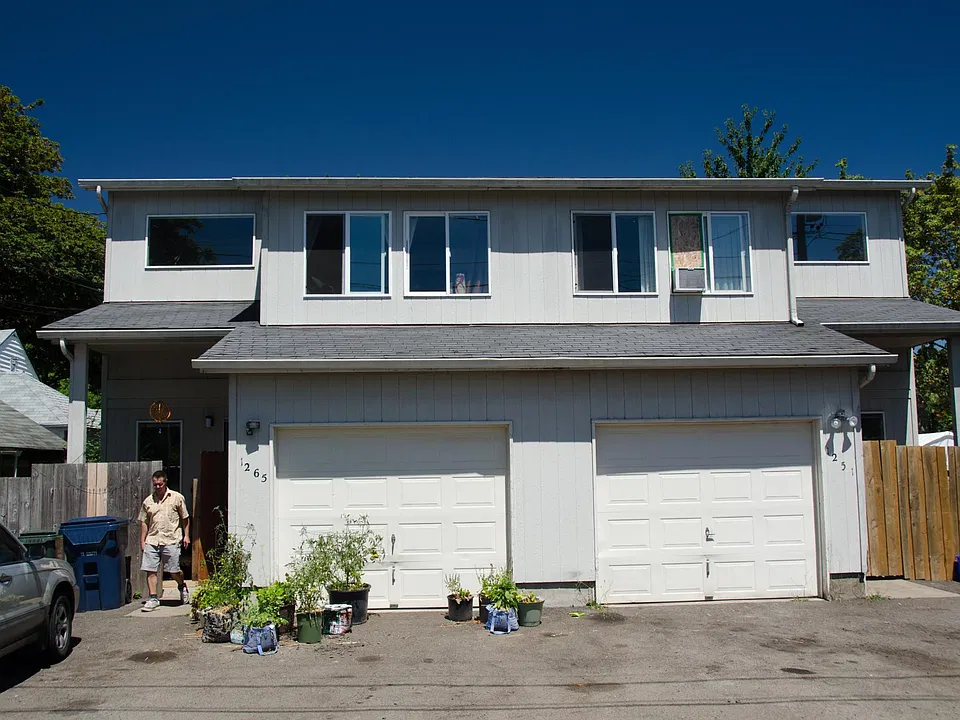 1265 W 11th Aly