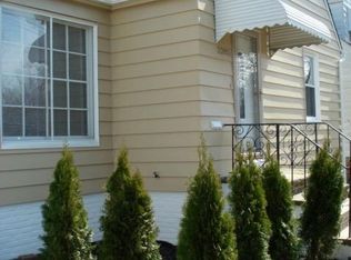 2285 S Taylor Rd, Cleveland Heights, OH 44118